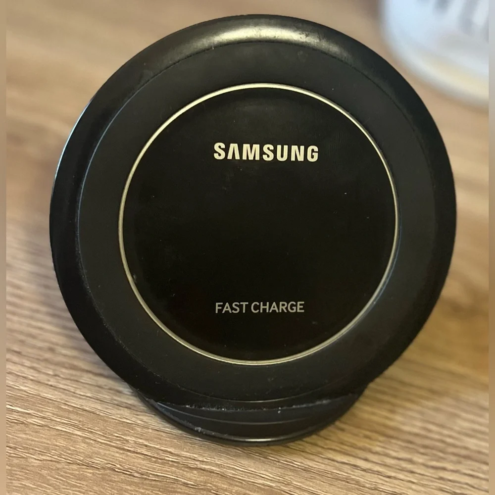 Samsung Black Fast Charge Wireless Charger Stand